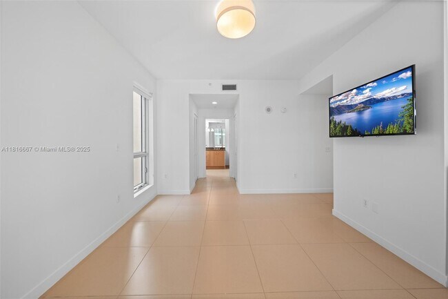 Building Photo - 300 S Biscayne Blvd
