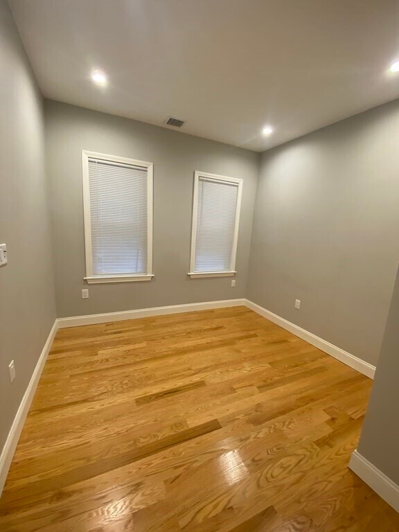 Building Photo - 226 Fellsway W