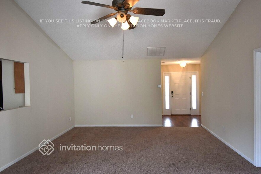 Building Photo - 3040 Hereford Ln