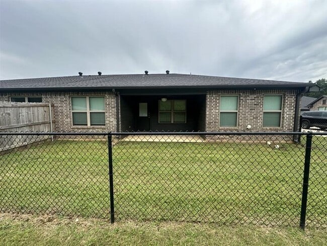 Building Photo - Country Heights #502