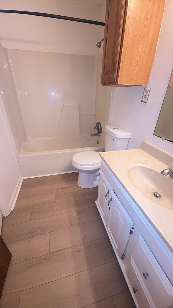 Building Photo - 806 S 11th St