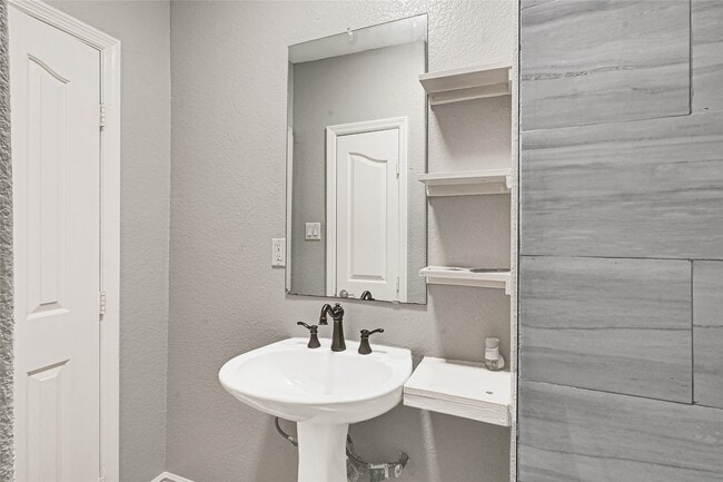 Building Photo - 8005 Wiggins St