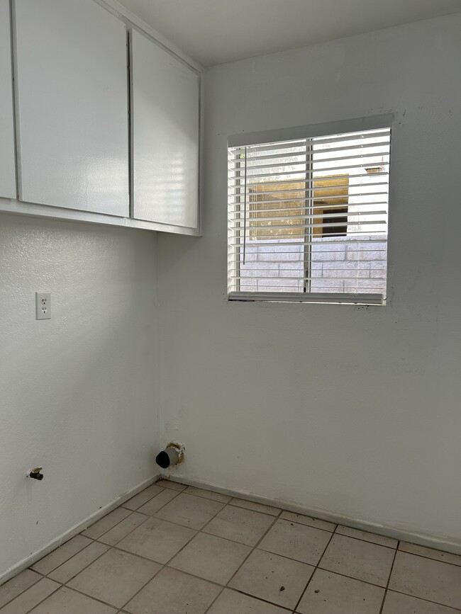 Laundry room - 33688 Whispering Palms Trail