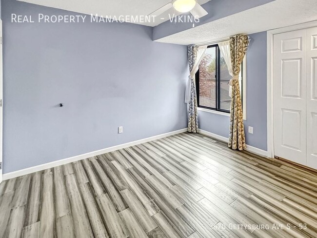 Building Photo - Renovated 2 Bed 1.5 Bath 1 Car Garage! - D...