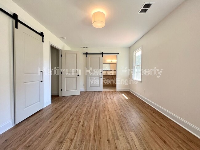 Building Photo - 212 Fernbank St