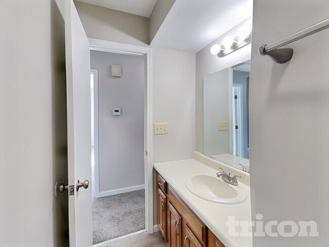 Building Photo - 3014 Silver Fox Dr