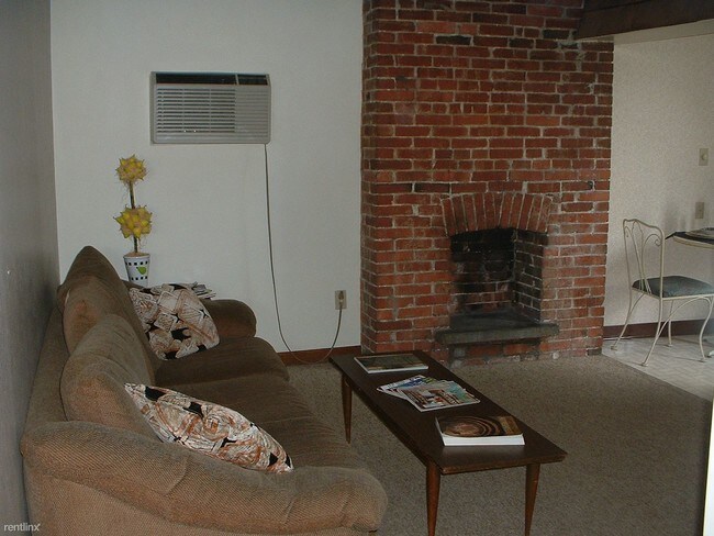 Building Photo - 1 br, 1 bath  - 315 N Neville St 2