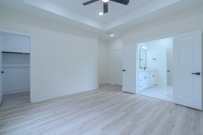 Building Photo - 7002 Sidney St