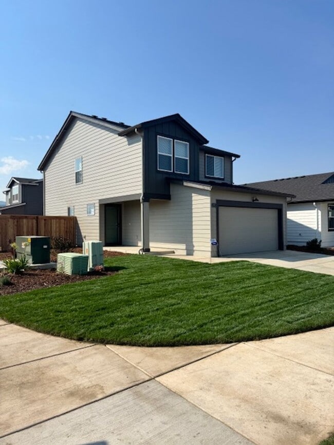 Building Photo - BRAND NEW 4 BEDROOM HOUSE W/ UPGRADES