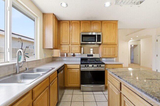 Building Photo - 8319 Santa Clarita St NE