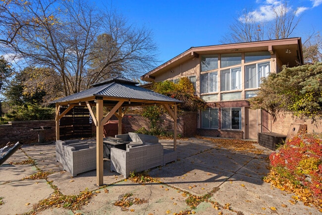 Building Photo - 4105 Riverview Dr