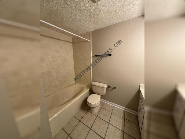 Building Photo - 322 E Lee Ave