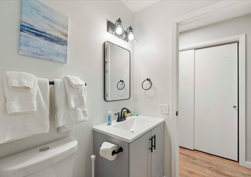 Building Photo - 1217 E Wilson St