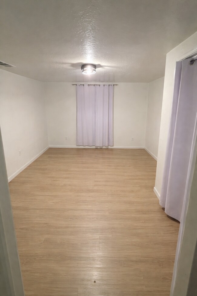 Building Photo - 415 S Lafond Rd