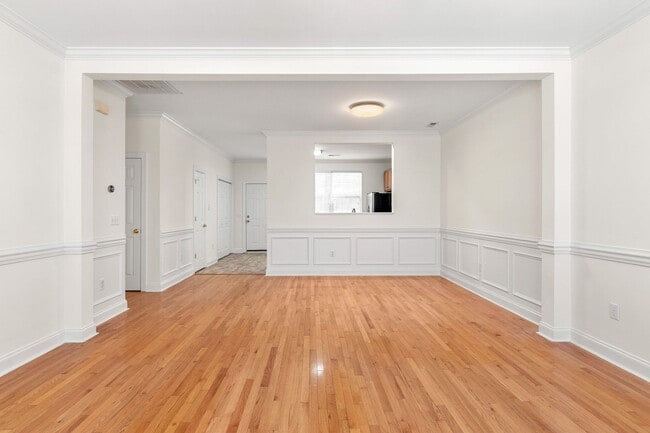 Building Photo - Beautiful Updated Townhouse located in Iredell County! 2BR/2.5BA Garage