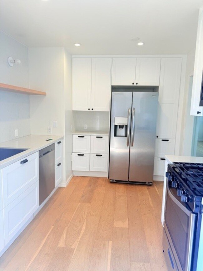 Building Photo - 1/2 OFF FIRST MONTH! BEAUTIFUL & SPACIOUS ...