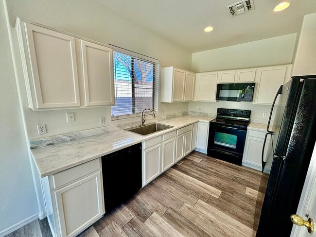 Building Photo - 3018 W Sands Dr