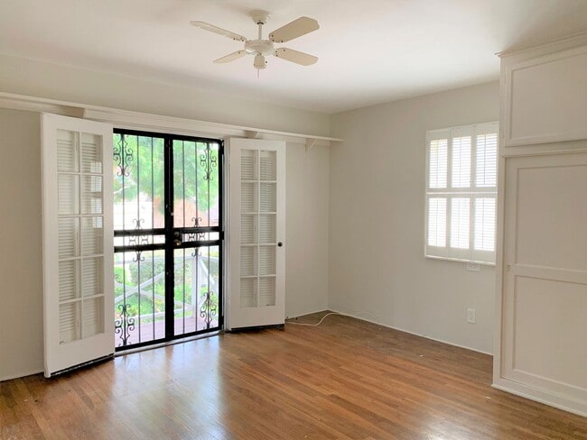 Building Photo - La Jolla - 2 BR / 1 BA Cottage at the Cove...