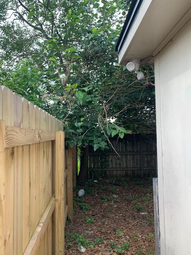 Building Photo - 8710 Dinkins St