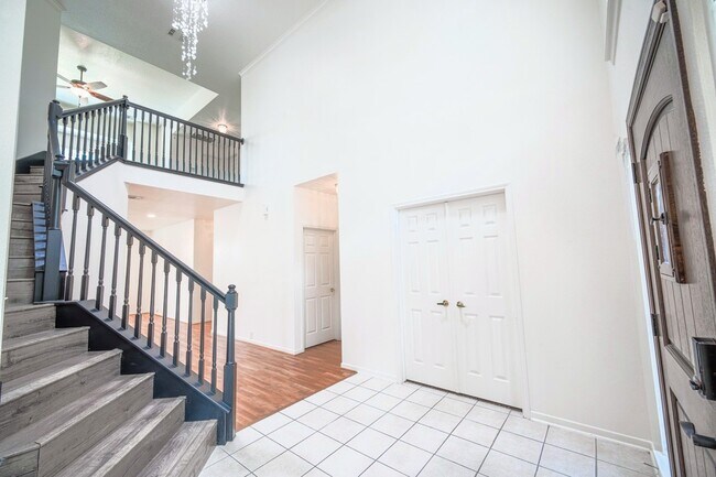 Building Photo - 11606 Canyon Woods Dr