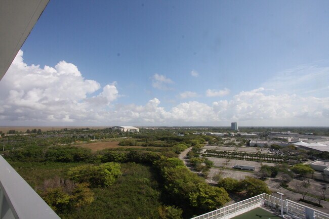 Building Photo - 2000 Metropica Wy