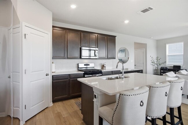 Building Photo - 514 Sun Grv Trl
