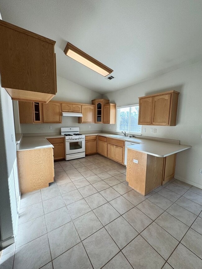 Building Photo - Lovely Home in Cottonwood!! (Lake California/Privately Gated Community)