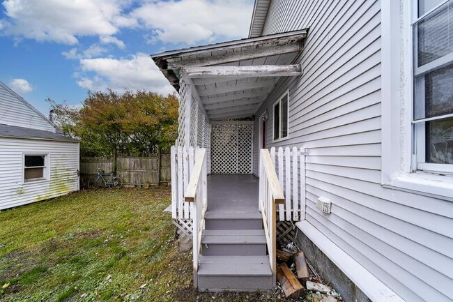 Building Photo - 20 Vandenburgh Ave