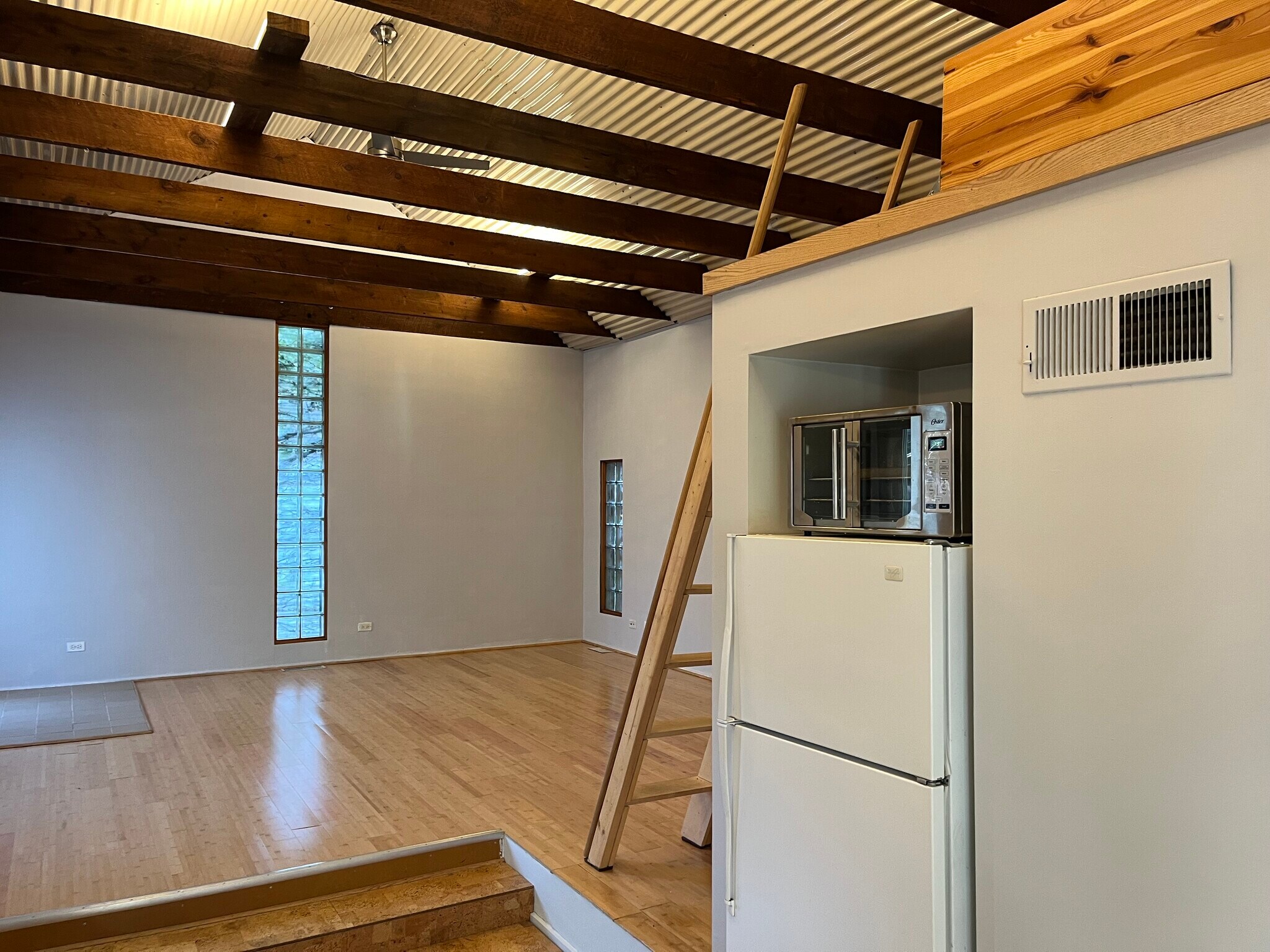 Building Photo - 2622 N Burling St