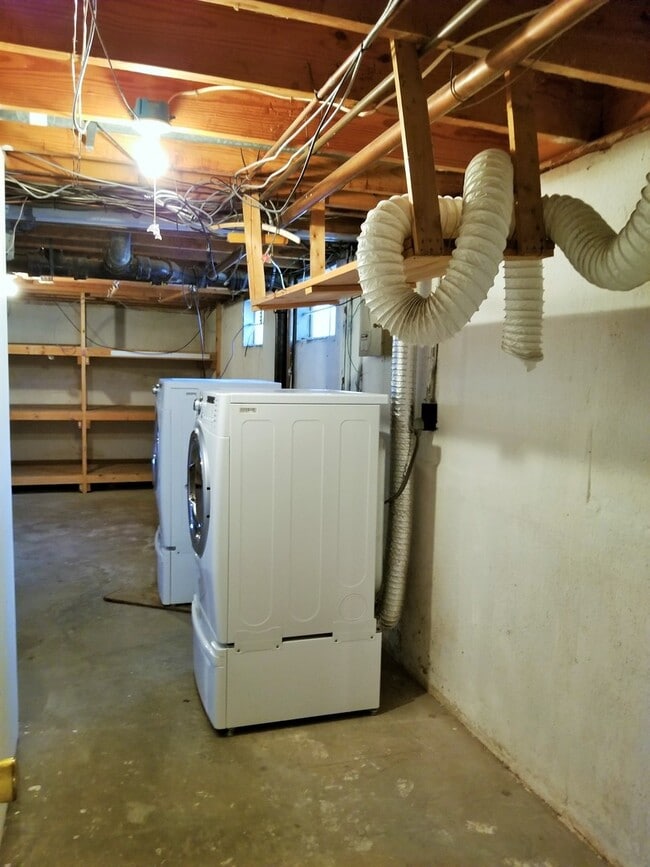 Building Photo - FRESH Paint!  Sprawling, Hurstbourne Ranch with Basement!  3 Bedrooms, 3 Full Baths, Hardwood Flo...