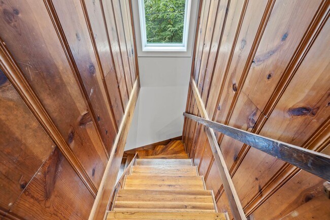 Building Photo - Charming Black Mountain Rental!