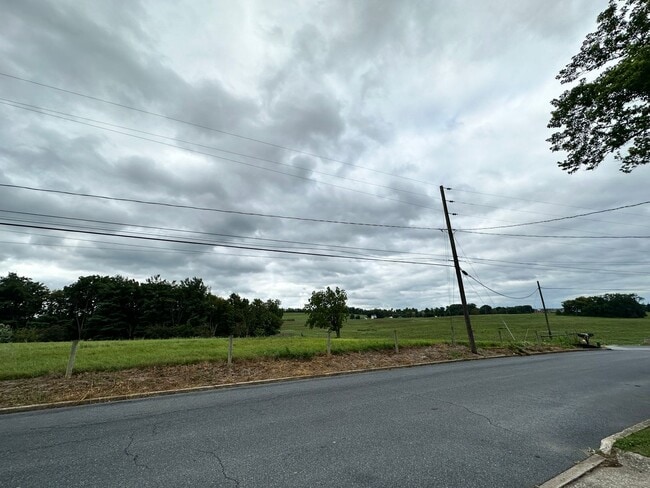 Building Photo - 3 bedroom 1.5 bath Lower Allen Township