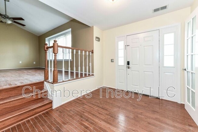 Building Photo - 10135 Forest Hill Cir