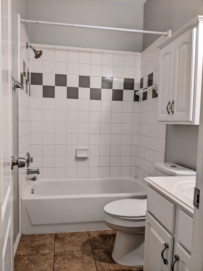 Building Photo - 122 Brazos Gardens Dr