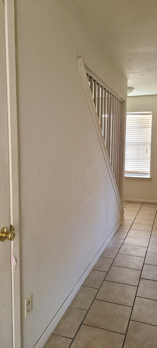Building Photo - 1106 Verde Dr