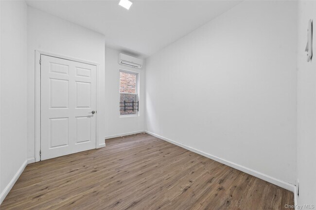 Building Photo - 647 Manida St