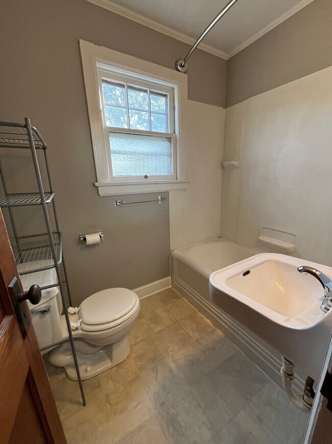 Building Photo - 509 W Crawford St