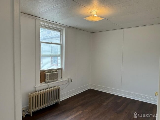 Building Photo - 144 S Broadway