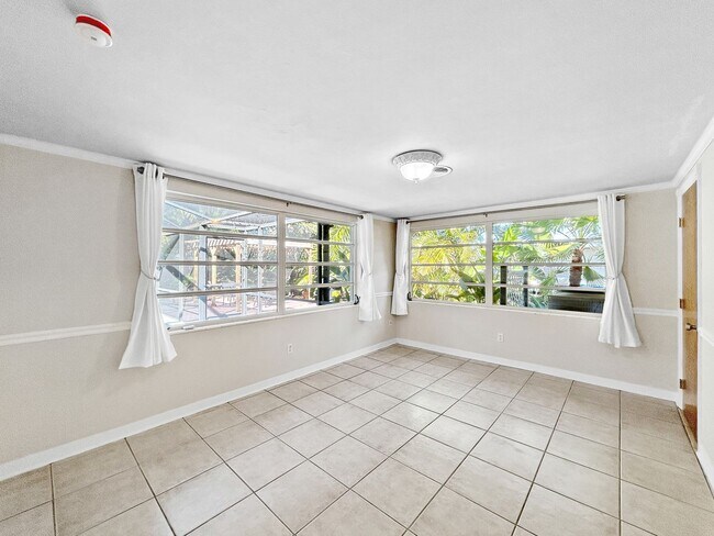 Building Photo - Beautiful Clearwater Home with Pool - 2bed|2bath WITH BONUS ROOM