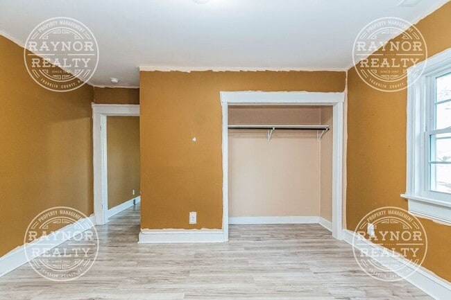 Building Photo - 643-643 Kenwood Ave