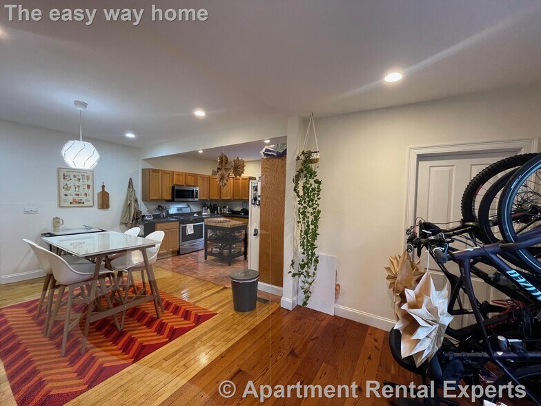 Building Photo - 23 Hall St