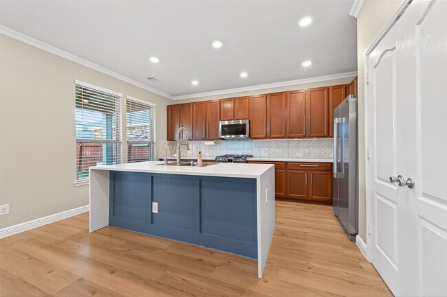 Building Photo - 5922 River Timber Trl