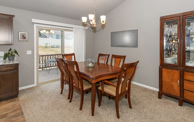 Building Photo - AVAILABLE NOW!