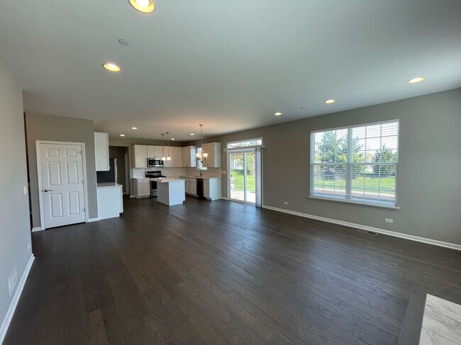 Building Photo - Single Family Home in Hoffman Estates