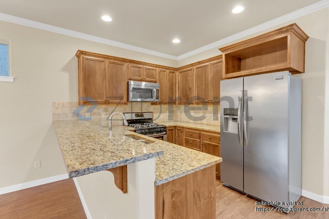 Building Photo - 17547 SW Vanguard Ln