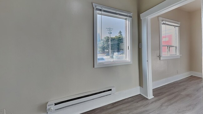 Building Photo - 718 S Yakima Ave