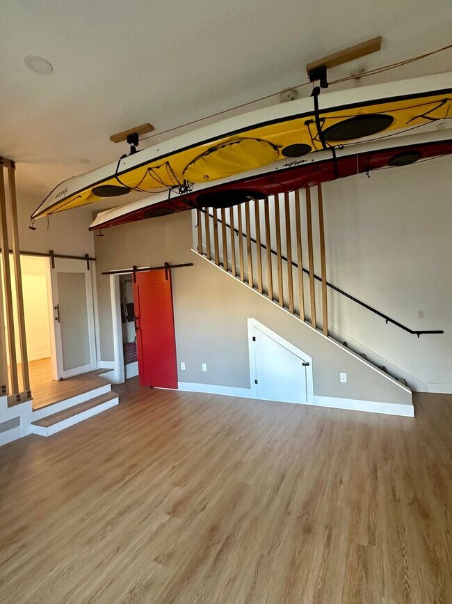 Building Photo - Industrial Chic 3bed/3bath loft style cond...