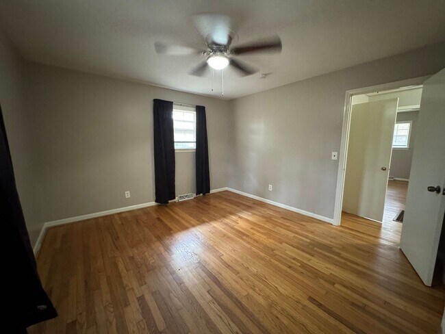 Building Photo - Private 3/2 Country House- $1,595