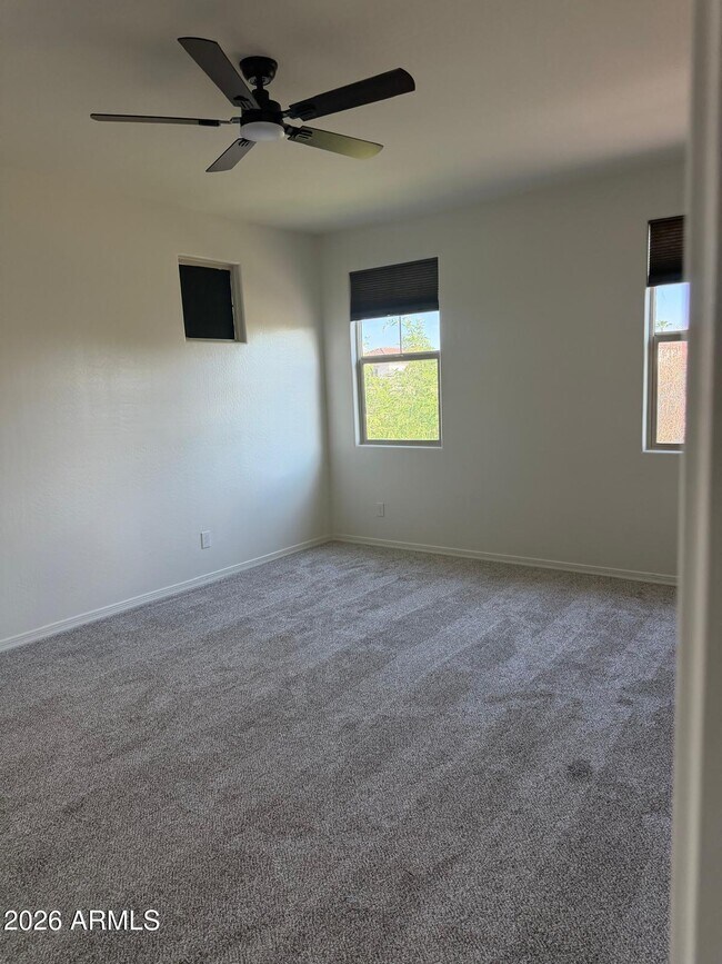 Building Photo - 2043 E Lantana Dr