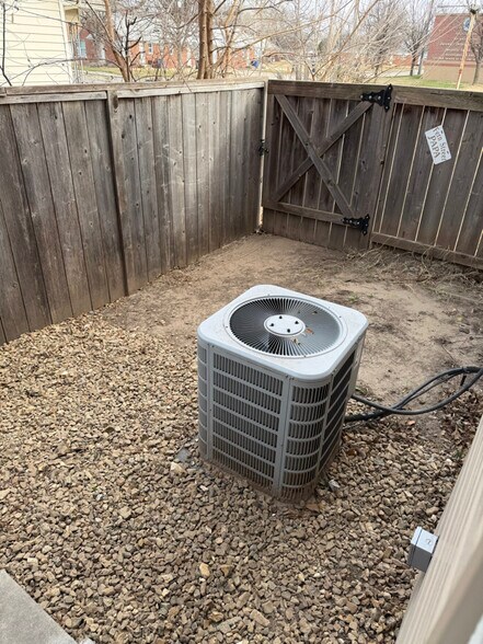 Building Photo - 703 S Hydraulic Ave